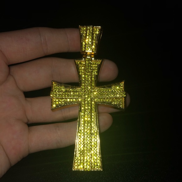 Sparkling Gold Cross pendant (Chain Not Included) - Picture 1 of 5